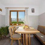 Moos Apartment *